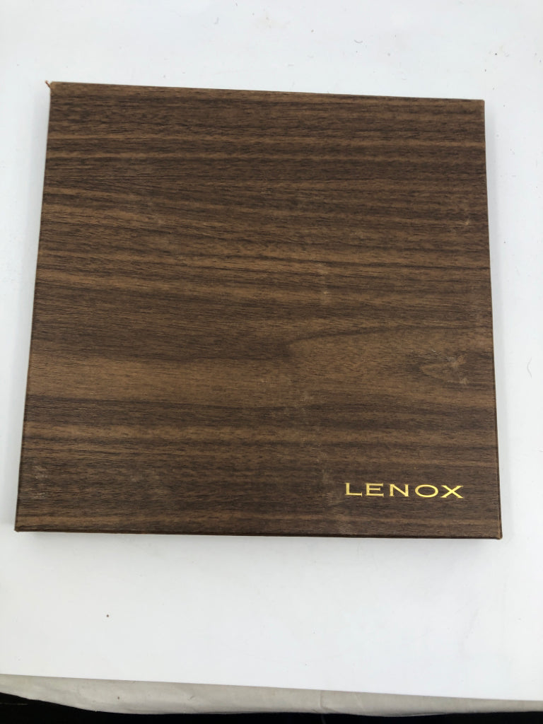 LENOX RACOON PLATE IN BOX.