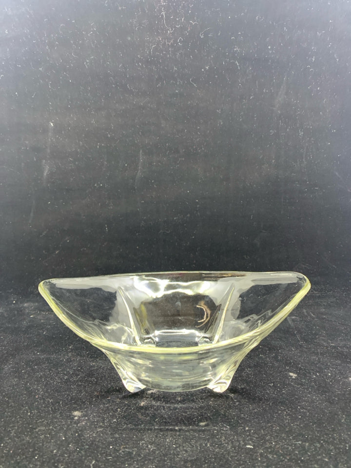 FOOTED GLASS BOWL.