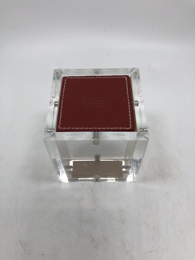 MAGNETIC COACH CUBE PICTURE FRAME.