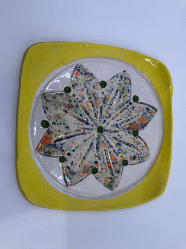 SQUARE YELLOW STAR PLATE.
