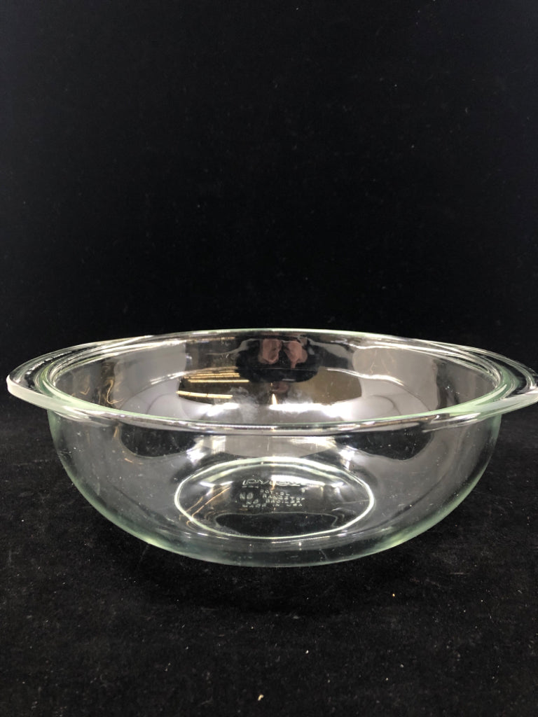 ROUND PYREX CLEAR GLASS MIXING BOWL W/HANDLES.