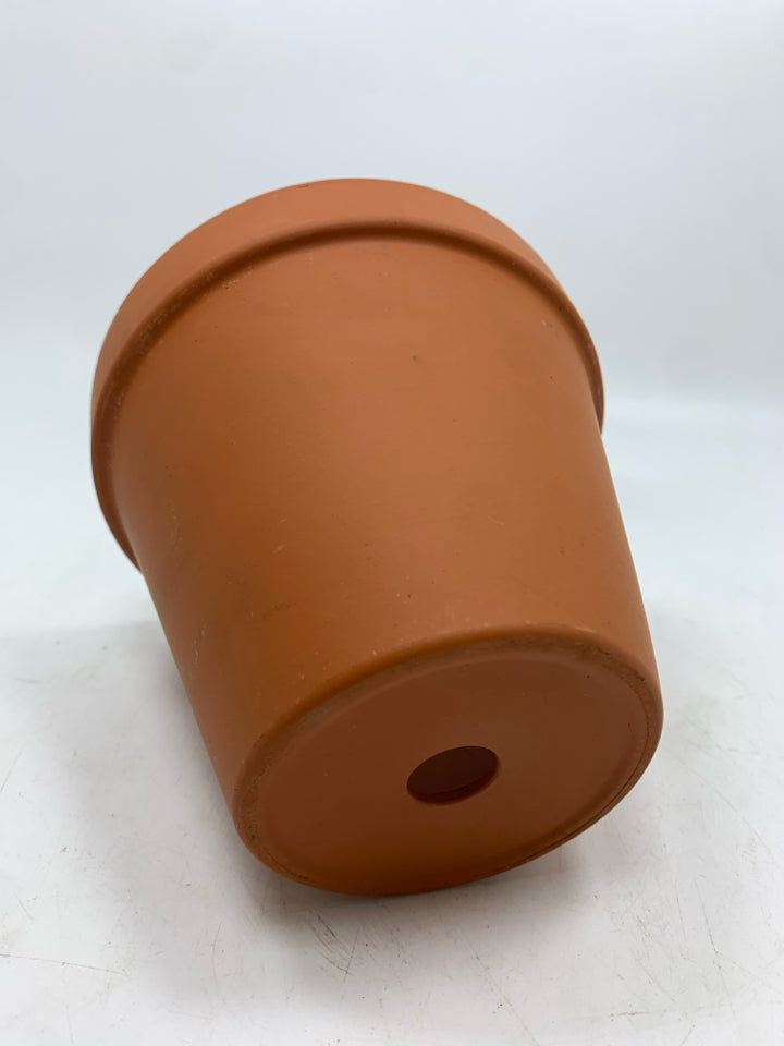 SM TERRA COTTA PLANTER.