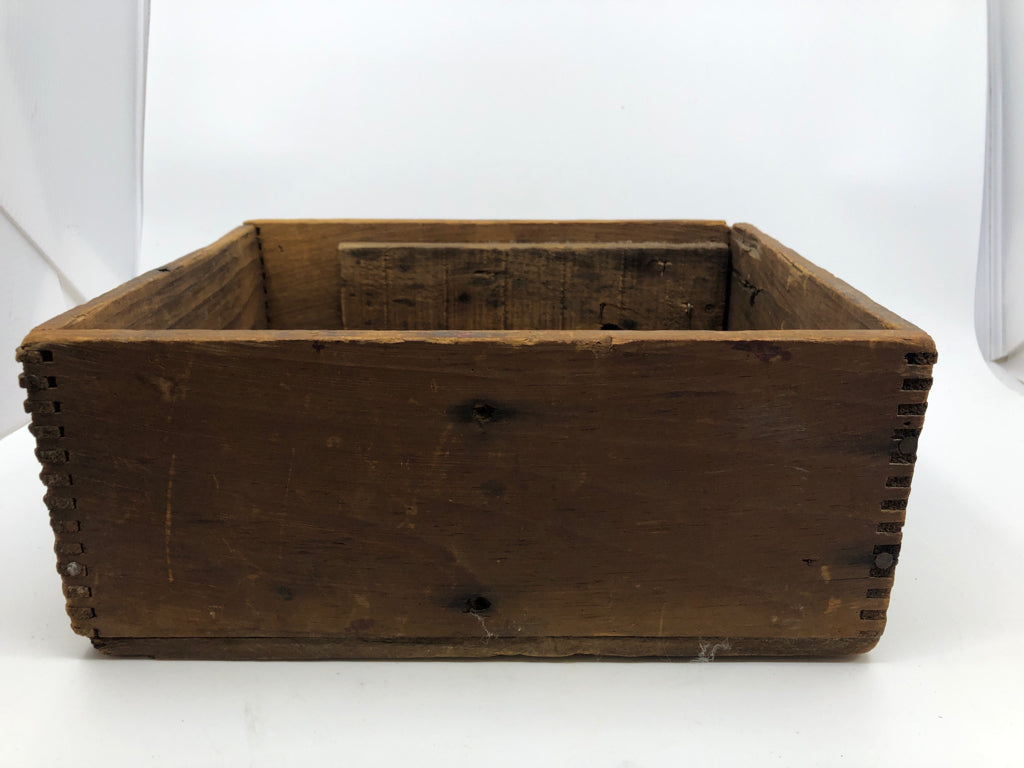 VTG WOOD CAPEWELL HORSE NAIL CRATE.