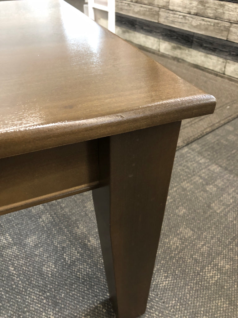 WOODEN RECTANGULAR COFFEE TABLE.