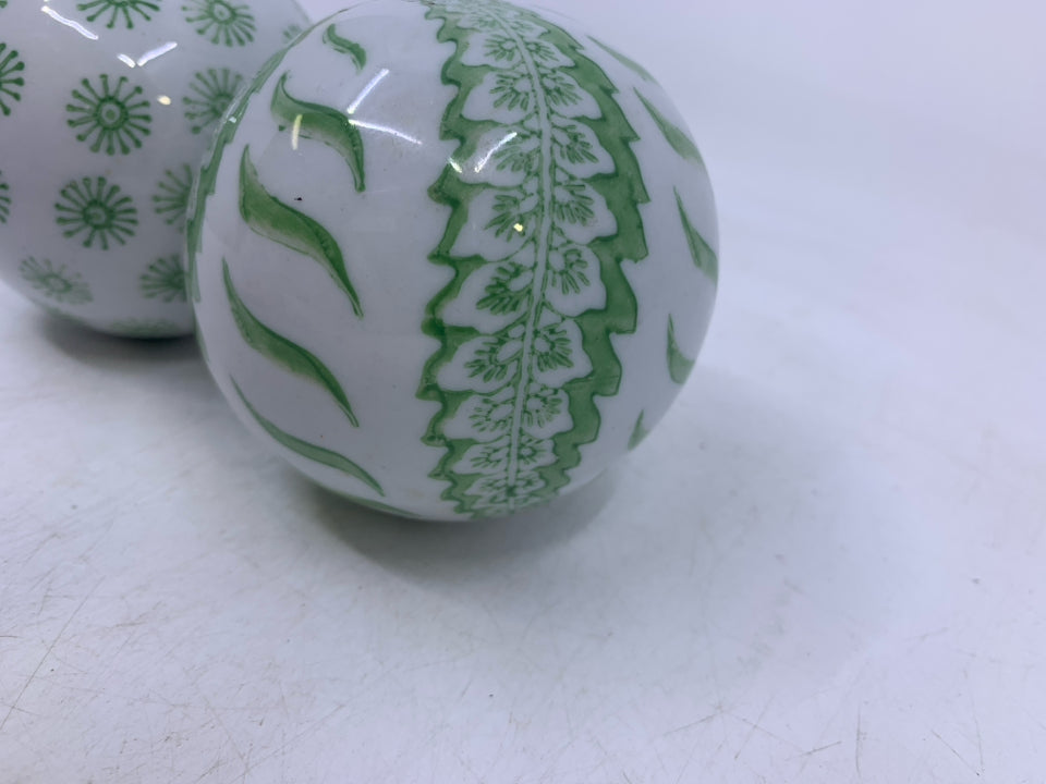 BAG OF 4 CERAMIC BALL FILLER.