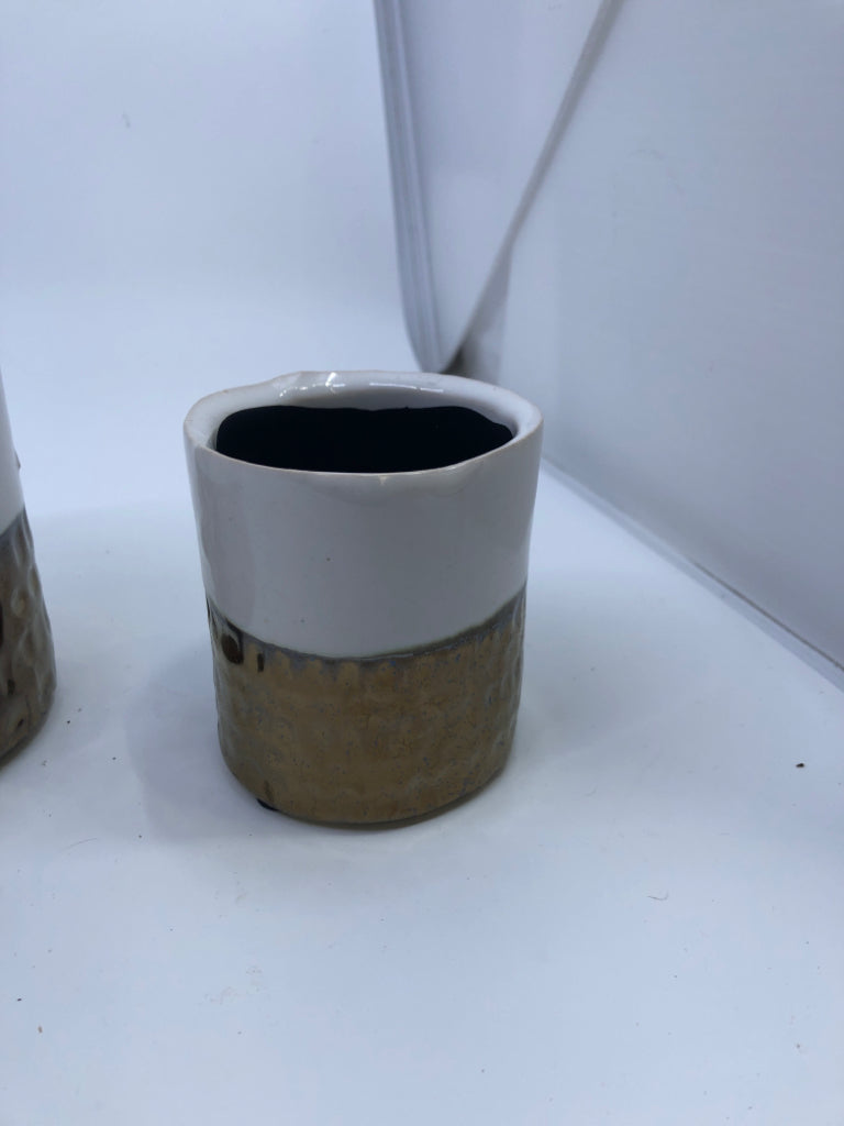 3PC CREAM AND GOLD PLANTER SET.