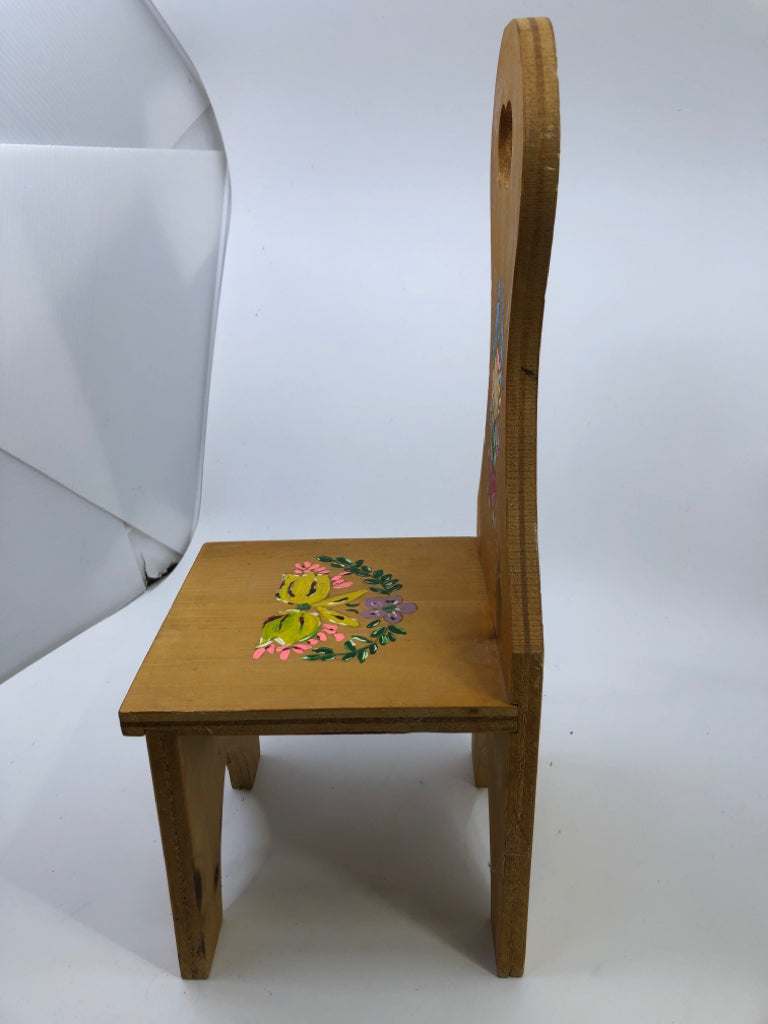 SMALL WOOD PAINTED DOLL STOOL.
