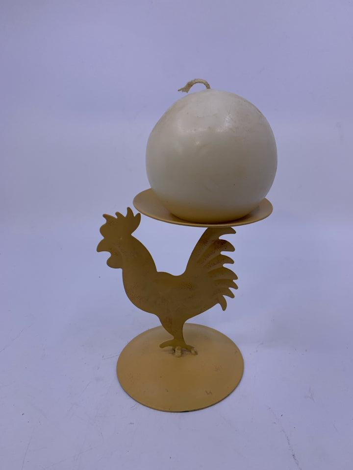 YELLOW METAL ROSTER PILLAR CANDLE HOLDER W/ CIRCLE CANDLE.