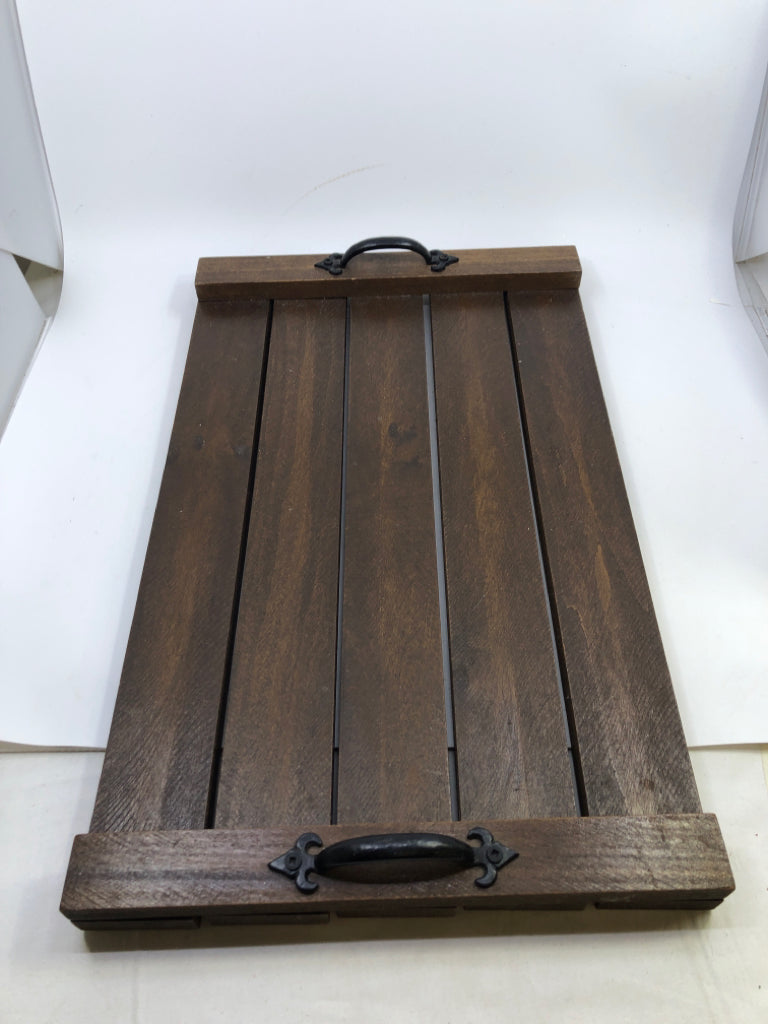 DARK WOOD SLATS TRAY W/ BLACK METAL HANDLES.
