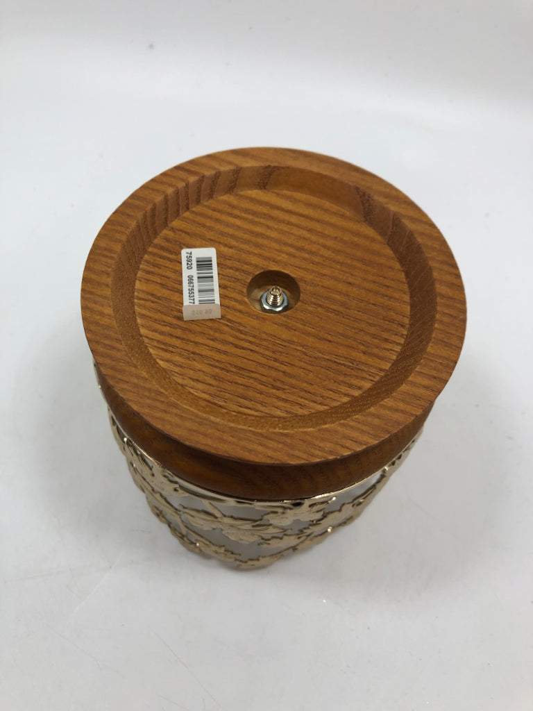 METAL LEAF BATH & BODY WORKS WOOD BASE CANDLE HOLDER.