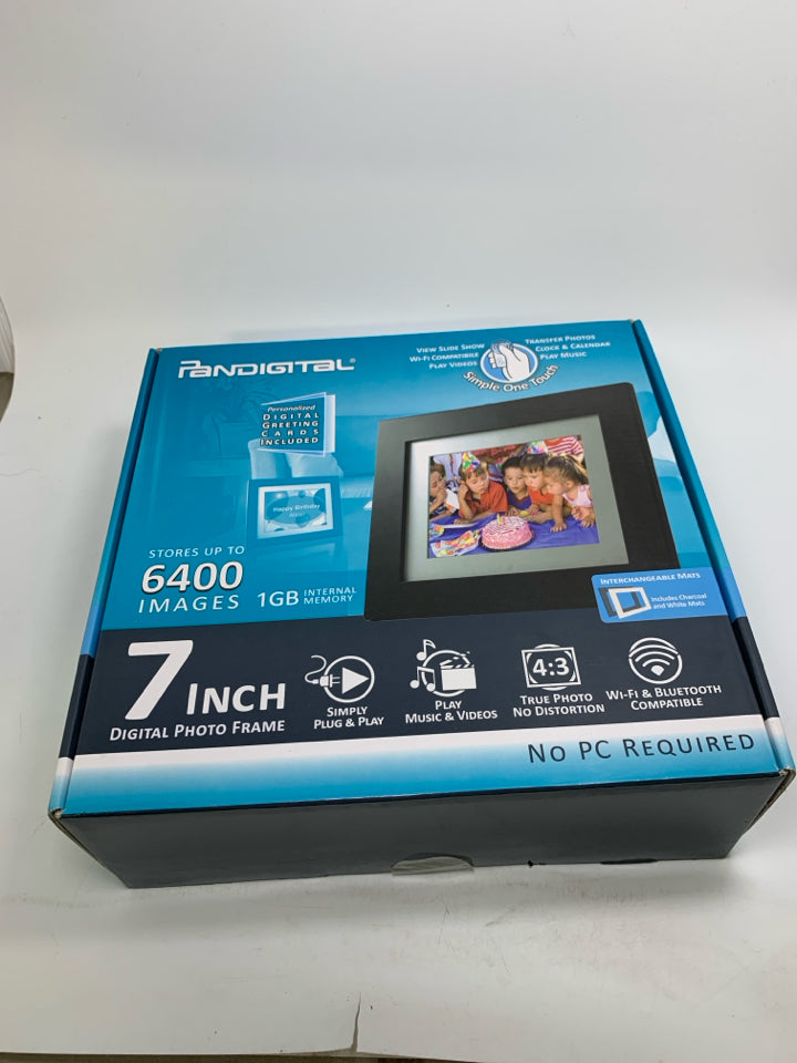 NIB DIGITAL PHOTO FRAME HOLDS 6000 IMAGES.