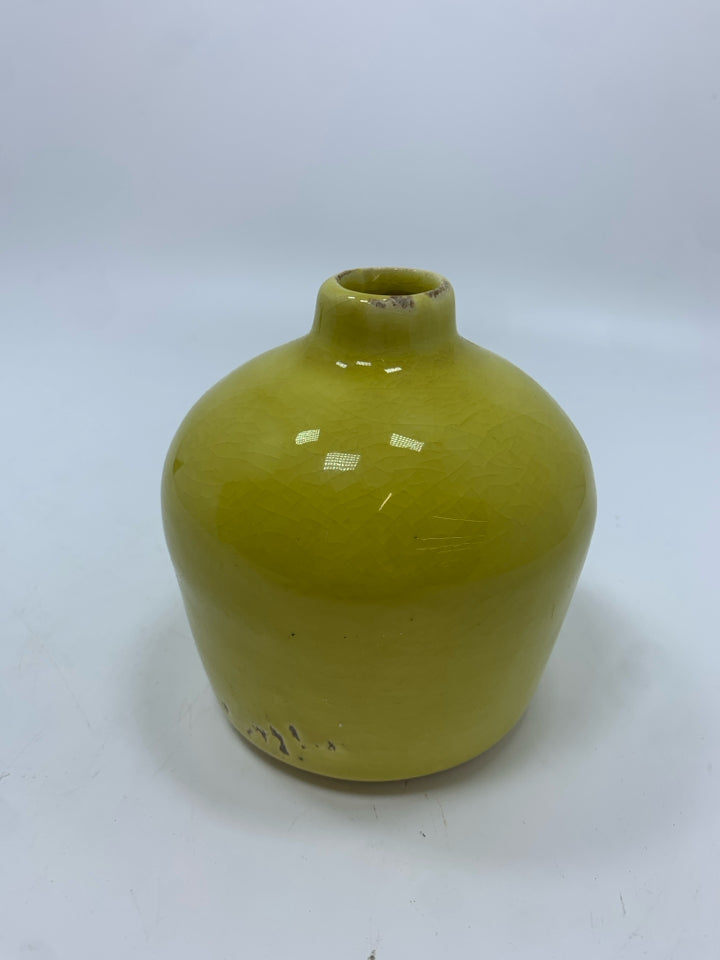 SM RUSTIC YELLOW GLAZED VASE.
