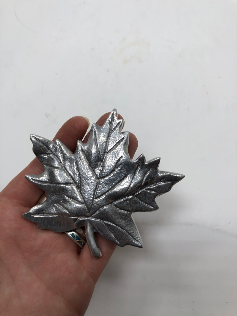 SILVER 3D LEAF DECOR.