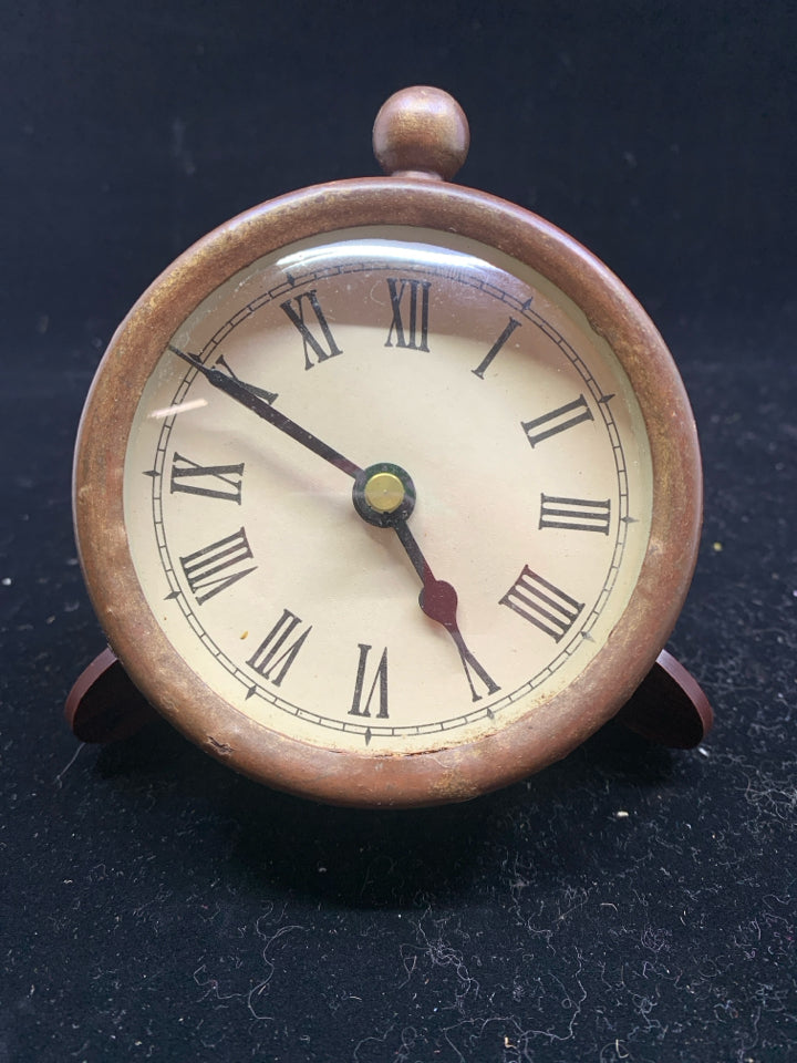 SMALL RUSTIC DECORATIVE CLOCK ON STAND.