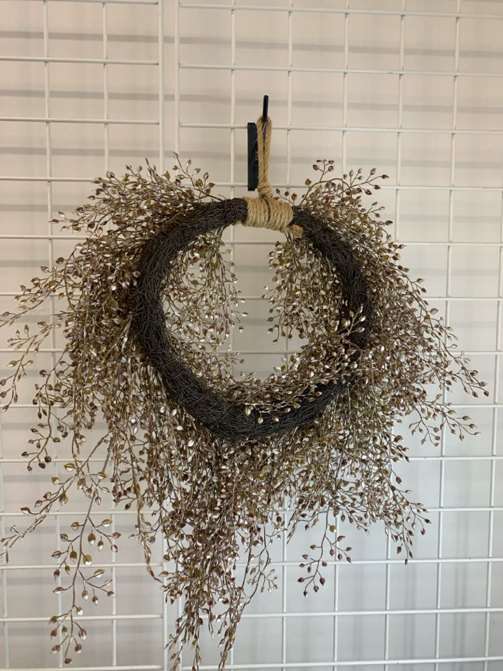 FAUX LEAF WREATH W/ROPE.