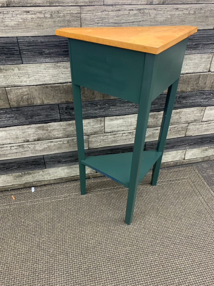 GREEN CORNER TABLE W/DRAWER.