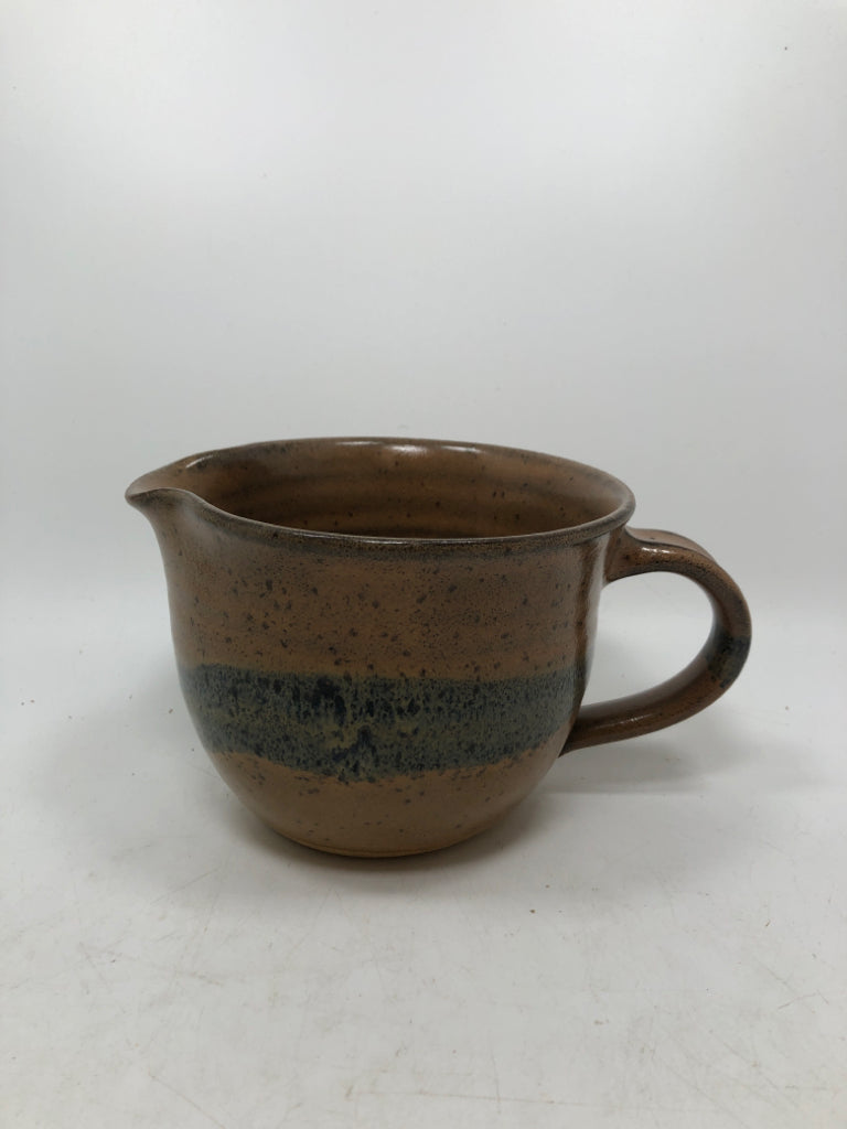 BLUE STRIPPED BOWL POUR SERVING STONEWARE.