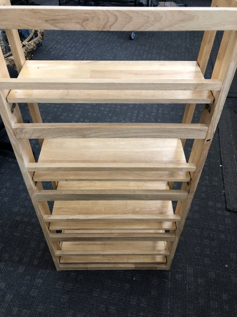 4-TIER LIGHT WOOD FOLDING SHELF.