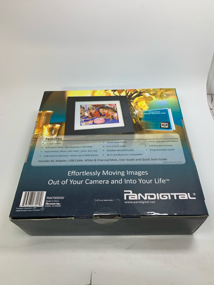 NIB DIGITAL PHOTO FRAME HOLDS 6000 IMAGES.