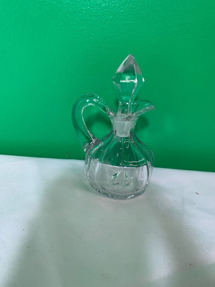 SMALL CRYSTAL OIL DISPENSER.