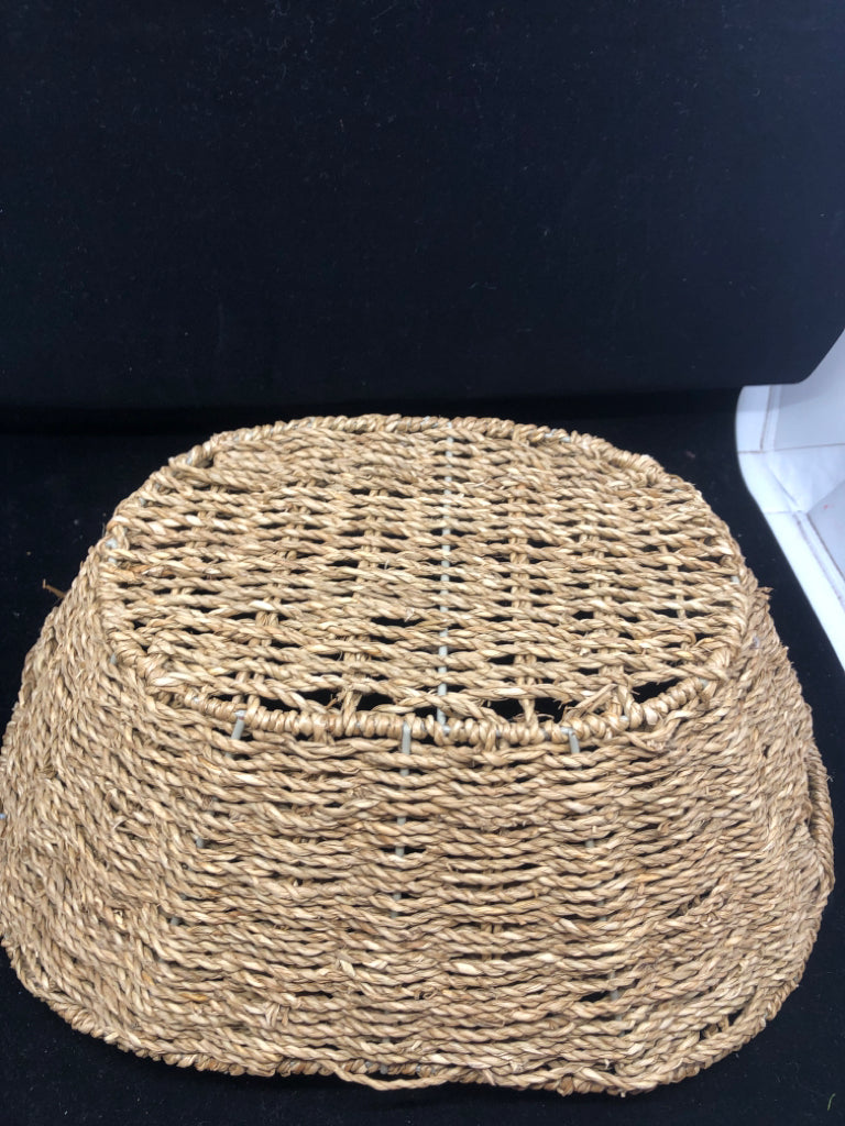 OVAL WOVEN BASKET W FLARED SIDES.