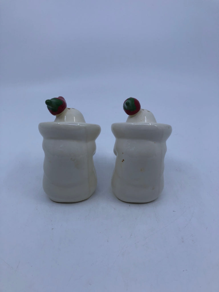 VTG WHITE CERAMIC SIESTA MEN WITH CHILE PEPPER S/P SHAKERS.