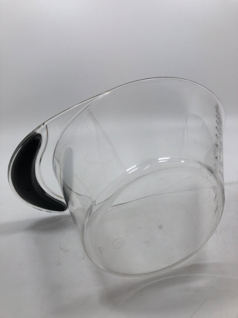 4PC PLASTIC MEASURING CUPS.