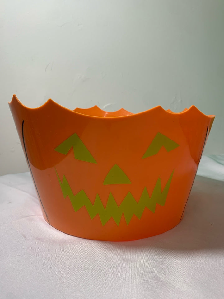 JACK O LANTERN CANDY BUCKET.