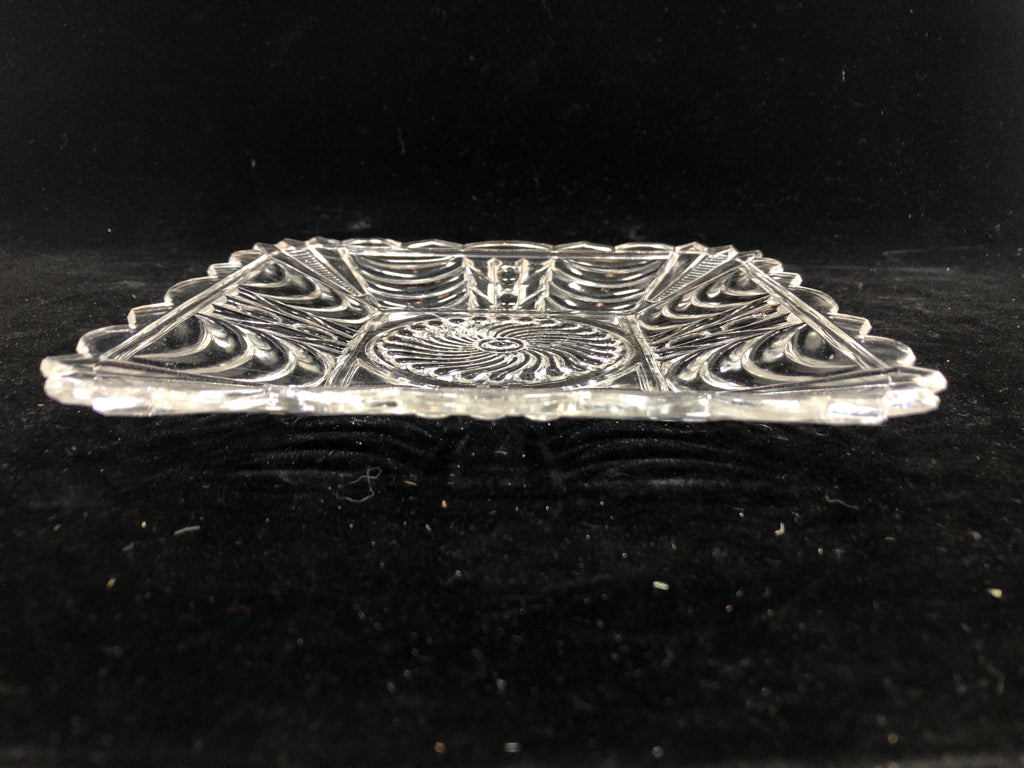 CLEAR GLASS SWIRL SQUARE PLATE.