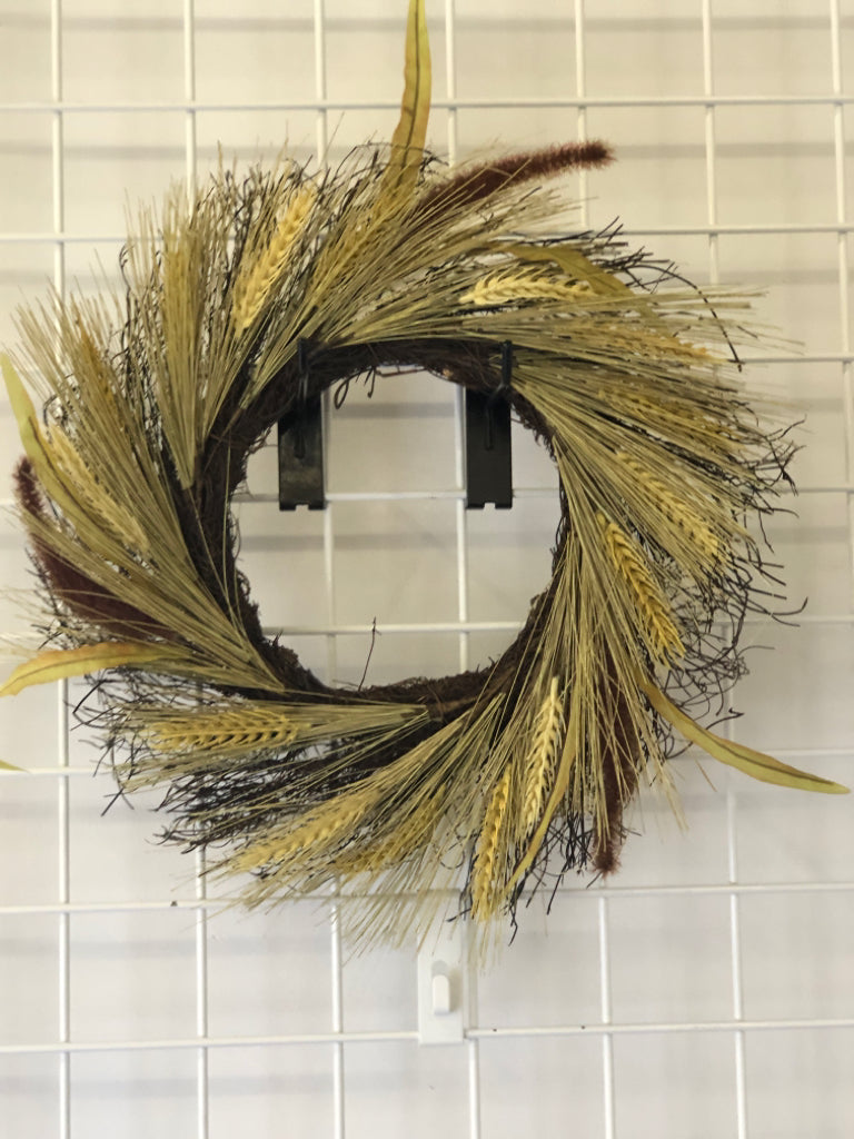 FAUX GRASSES WREATH.