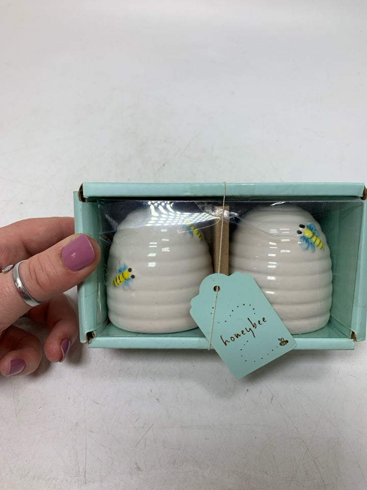 NIB WHITE BEE HIVES SALT/PEPPER SHAKERS.