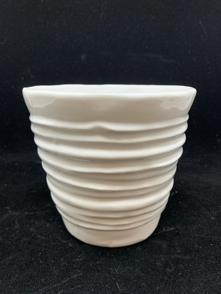 WHITE CERAMIC RIBBED PLANTER.