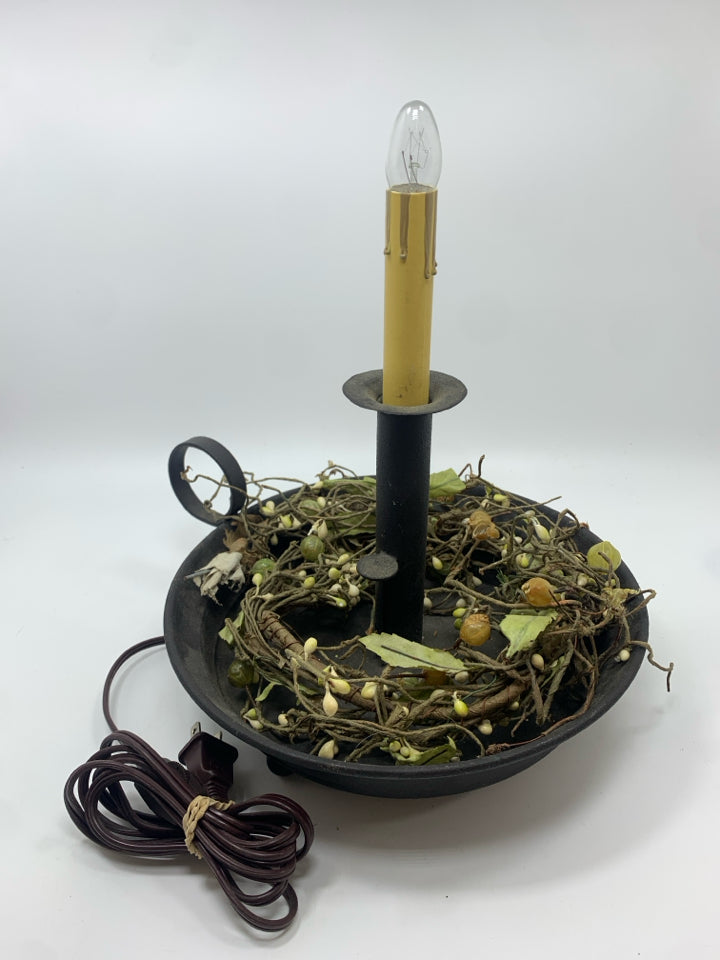 PRIMITIVE METAL PAN CANDLE LIGHT W/PIP BERRIES.