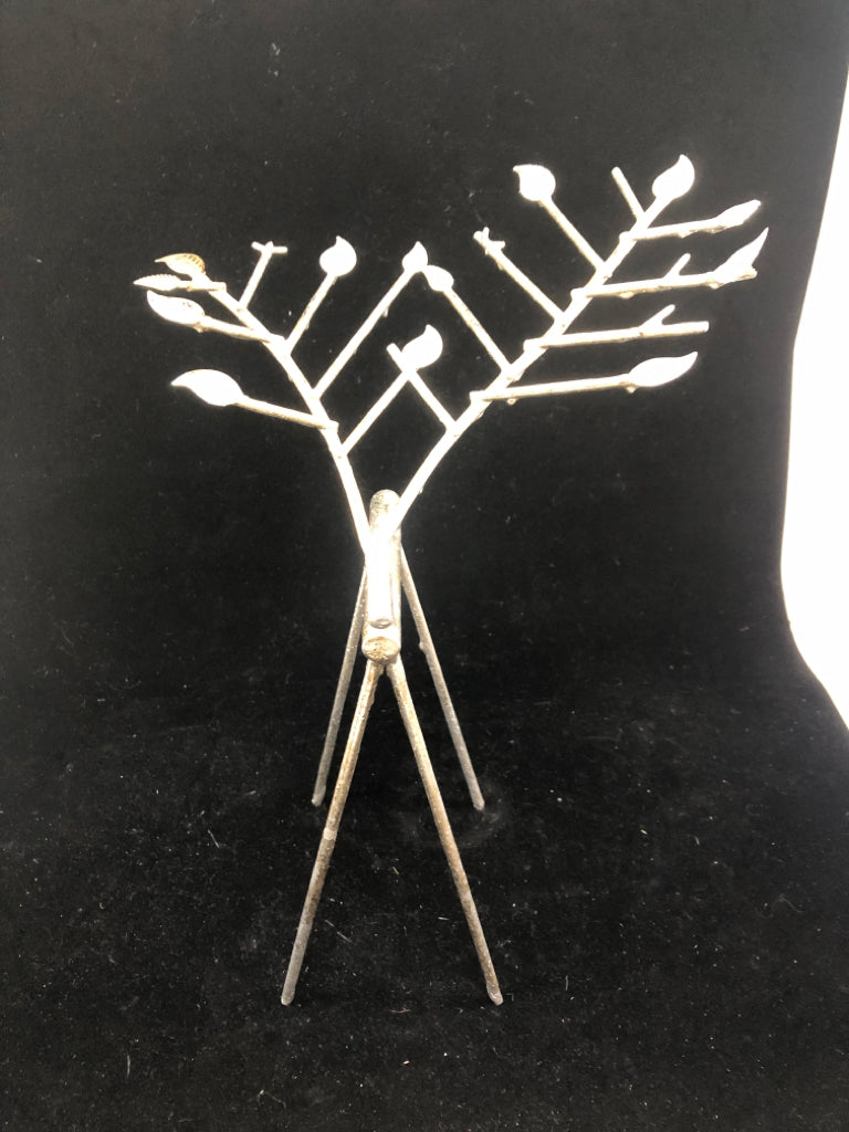 METAL REINDEER W/BRANCH ANTLER DECOR.