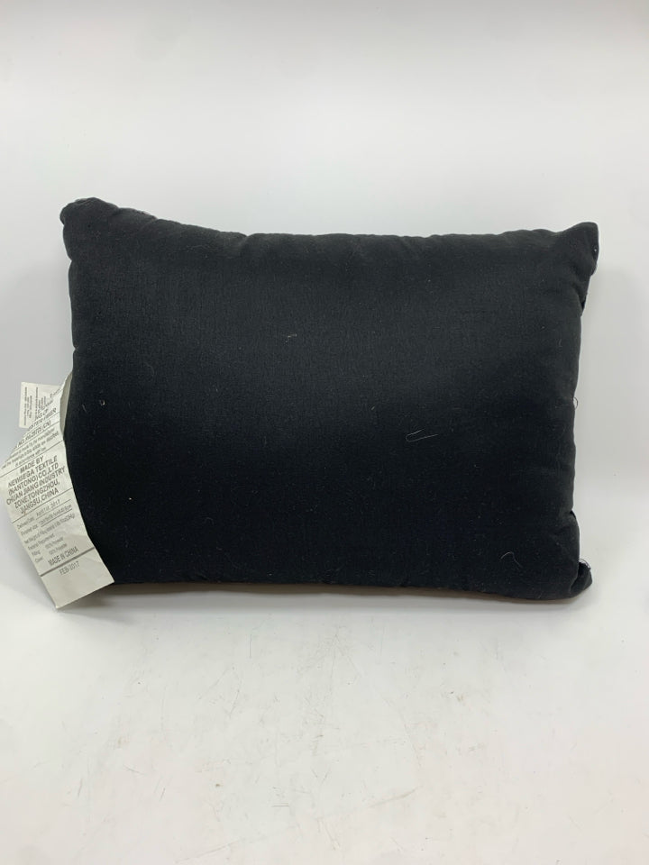 GREY/BLACK STRIPED PILLOW.