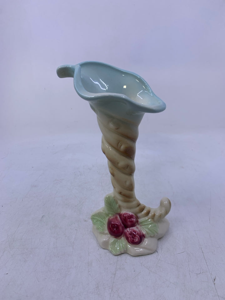 VTG CORNUCOPIA SHAPED VASE W/ RED BERRIES.