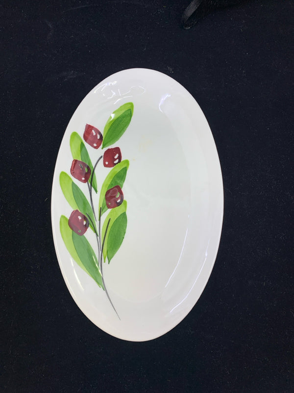 SMALL OVAL PLATE W/ BERRIES AND LEAVES.