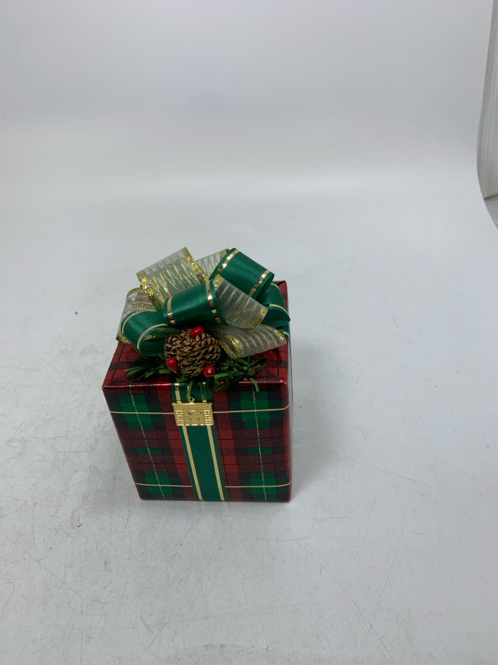 WRAPPED PRESENT MUSIC BOX CHESTNUTS ROASTING.