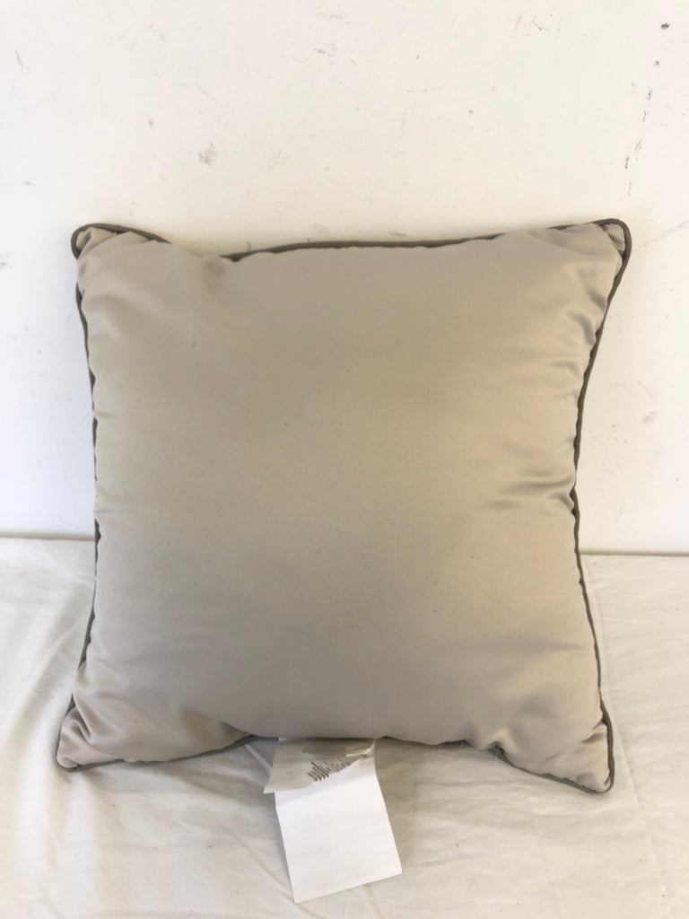 SILVER SQUARE SCROLL PATTERN PILLOW.