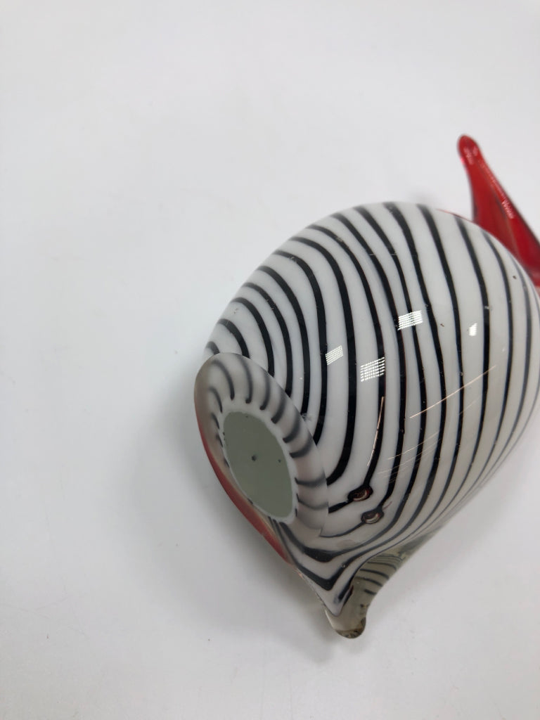 BLOWN GLASS TOUCAN PAPERWEIGHT.
