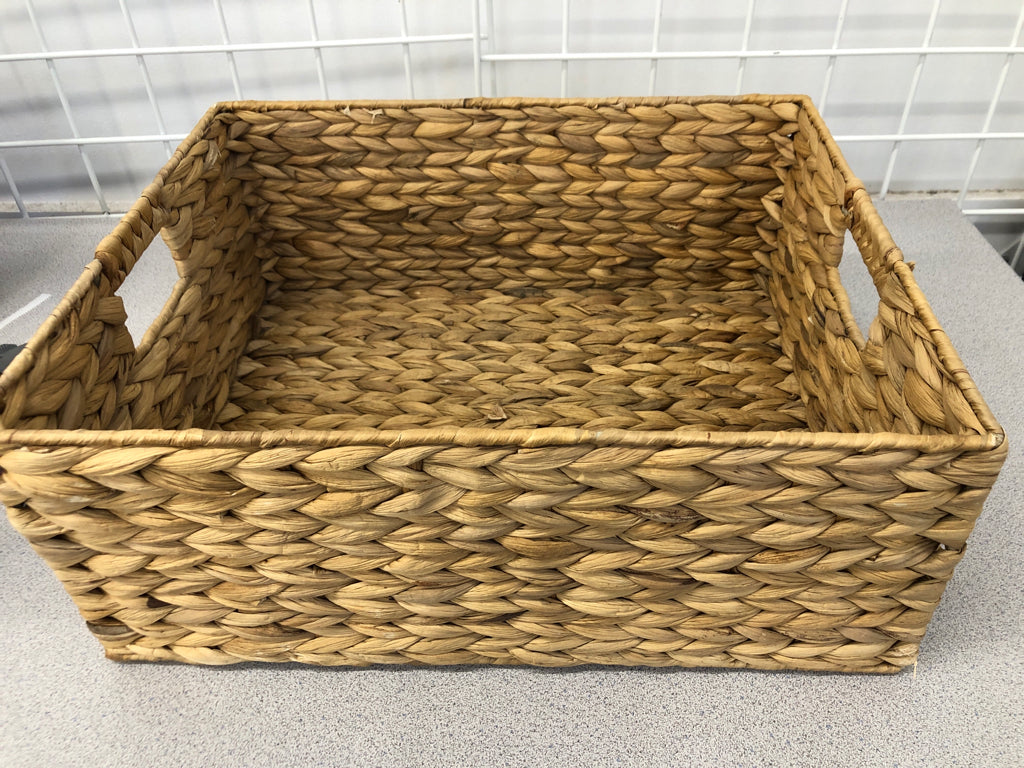 RECTANGLE WOVEN BASKET.