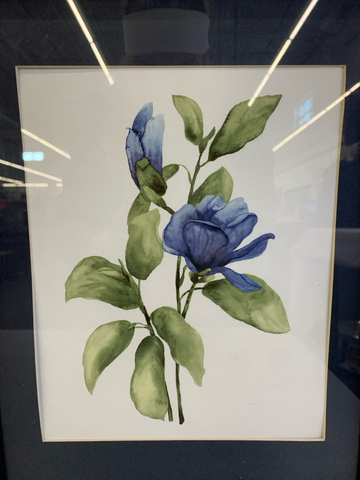 BLUE FLOWER PRINT IN BROWN FRAME.