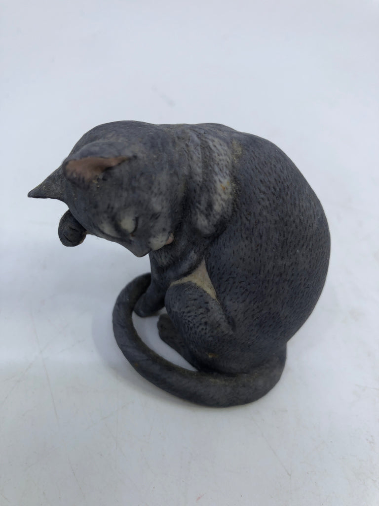 CERAMIC GRAY CAT.