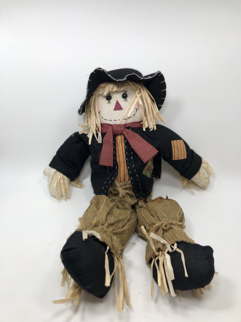 AUTUMN SCARECROW DECOR.