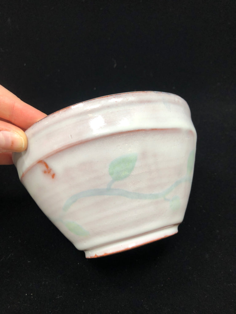 GREEN LEAF WHITE GLAZED POTTERY BOWL.