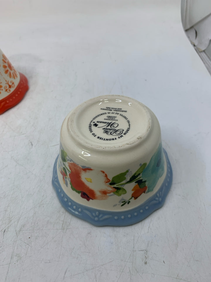 4 ASSORTED FLORAL SPICE BOWLS.