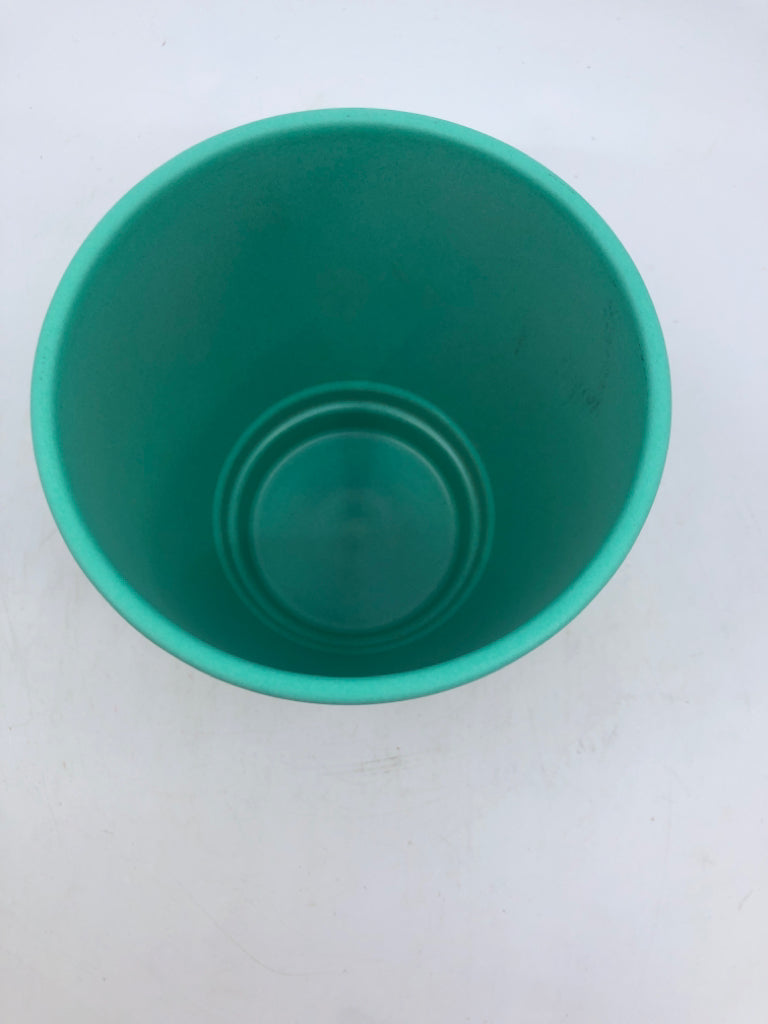 2 TONED GREENS PLANTER.