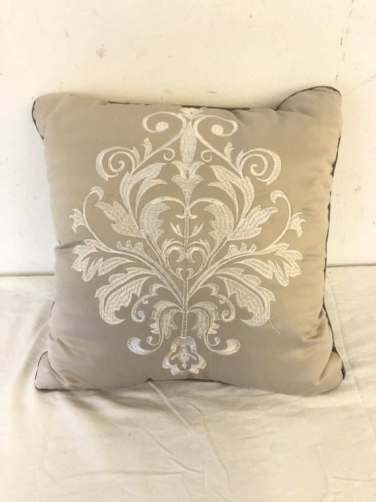 SILVER SQUARE SCROLL PATTERN PILLOW.