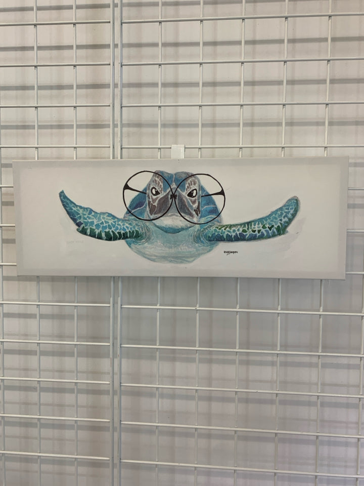 SEA TURTLE W/GLASSES CANVAS.