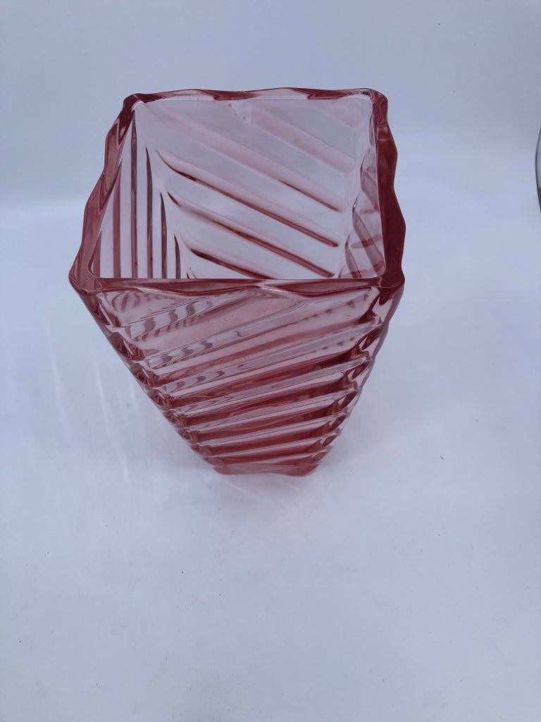 PINK SQUARE RIBBED VASE.